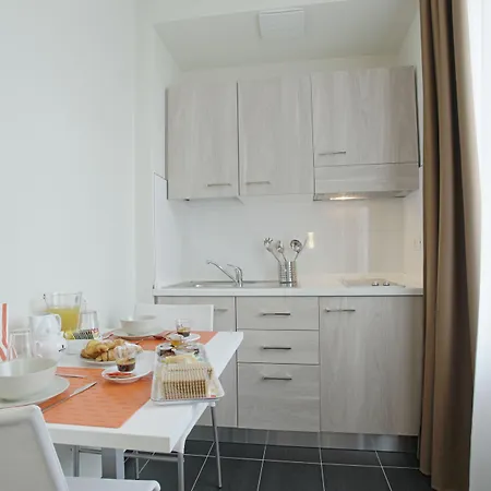 アパートホテル ホーム 4*