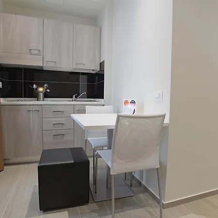 ホーム 4* アグリジェント